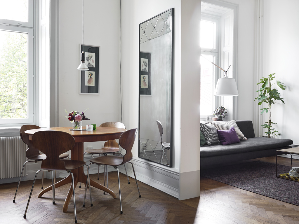 7 Ways Mirrors Can Make Any Room Look Bigger