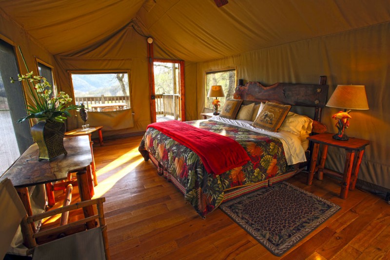 Interior of a luxury tent. (Photo courtesy of Hotels.com)