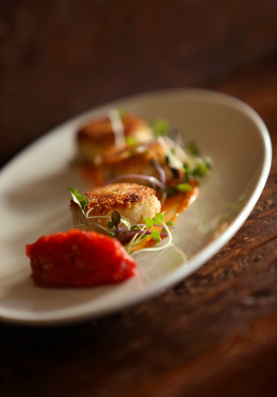 Crab cakes at Drakes (Christopher Chung)