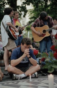 Fans of the late Jerry Garcia of the Grateful Dead mourn at an impromptu memorial at Central Park's Strawberry Fields in New York, Aug. 9, 1995. Garcia died at age 53. (AP Photo/Adam Nadel)