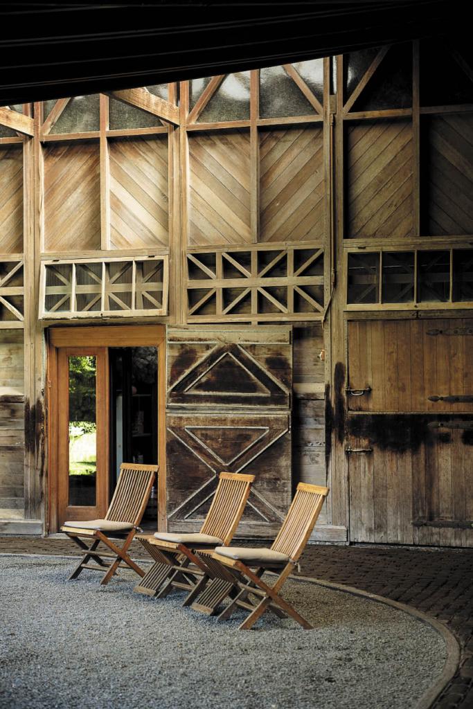 The historic Rancho Wikiup stable where thoroughbred racehorses once lived now hosts rustically elegant Wine Country weddings.