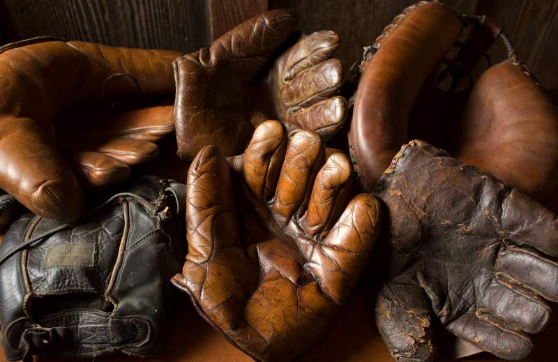 Afgift tæerne håber Fran Fleet of Cotati Revives Old Baseball Gloves - Sonoma Magazine