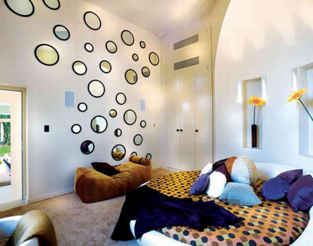 Small-Decorative-Wall-Mirrors