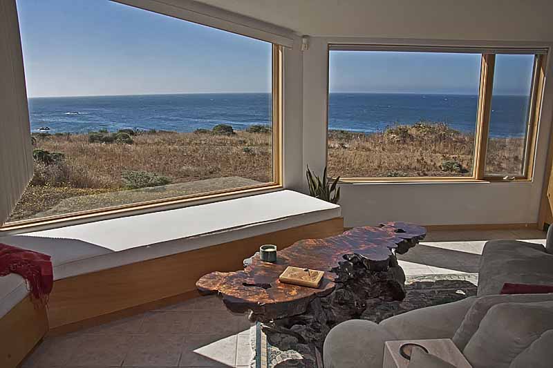 Living room with a view. (Photo courtesy of The Sea Ranch Escape)