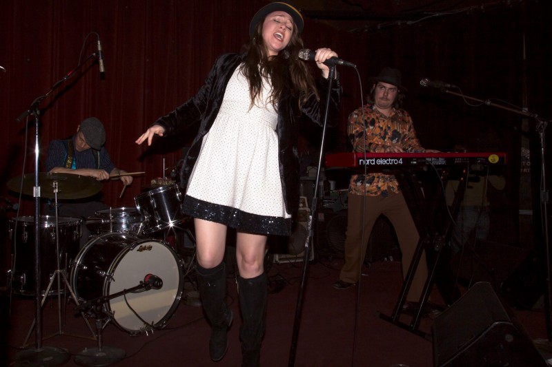 Lauren Bjelde of Royal Jelly Jive perform at HopMonk Tavern in Sebastopol. (Estefany Gonzalez)