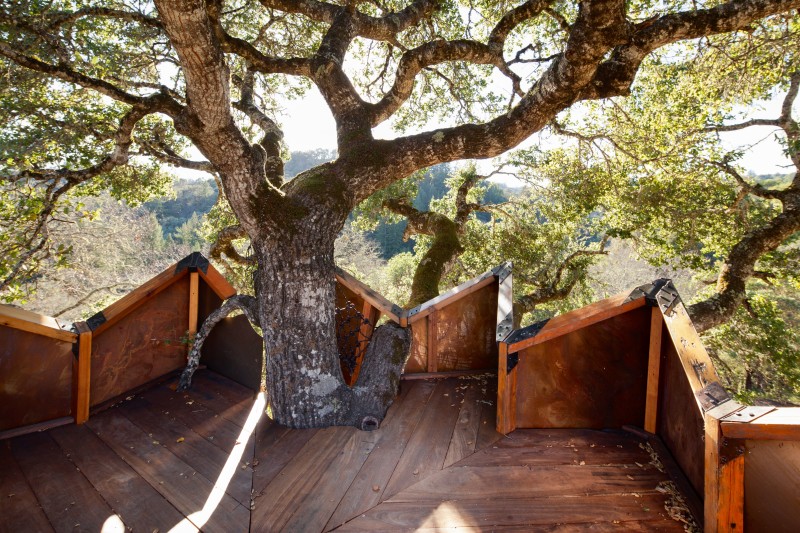 The wine deck at the Healdsburg treehouse. (Benjamin Ariff/O2 Treehouse)