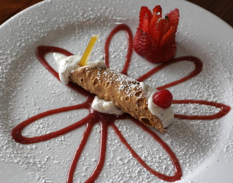 Cannoli at Mamma Tanino's, Sonoma. (Jeff Kan Lee)