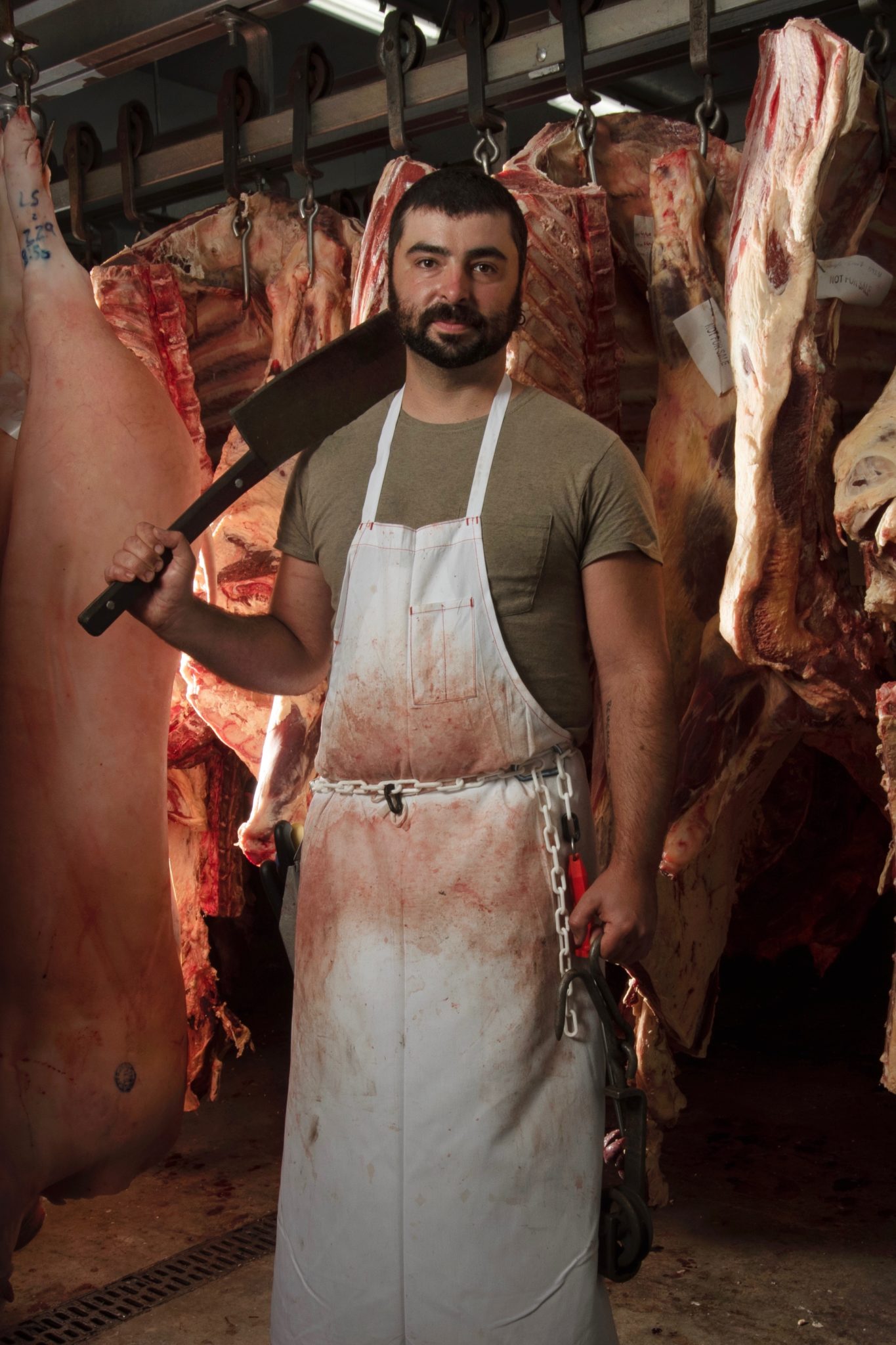 Butcher, Cameron Duhaime, 30, at Bud’s Custom Meats in Penngrove, California on May 18, 2020. (Photo: Erik Castro/for Sonoma Magazine)