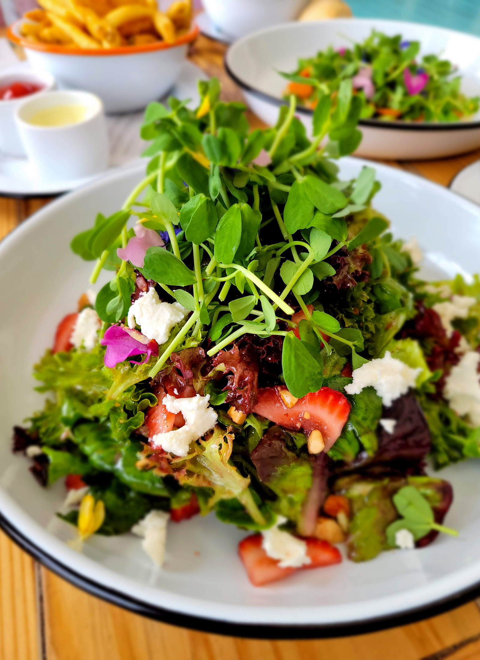 Strawberry goat cheese salad at Dillon Beach Coastal Kitchen in Dillon Beach. (Heather Irwin/Sonoma Magazine)