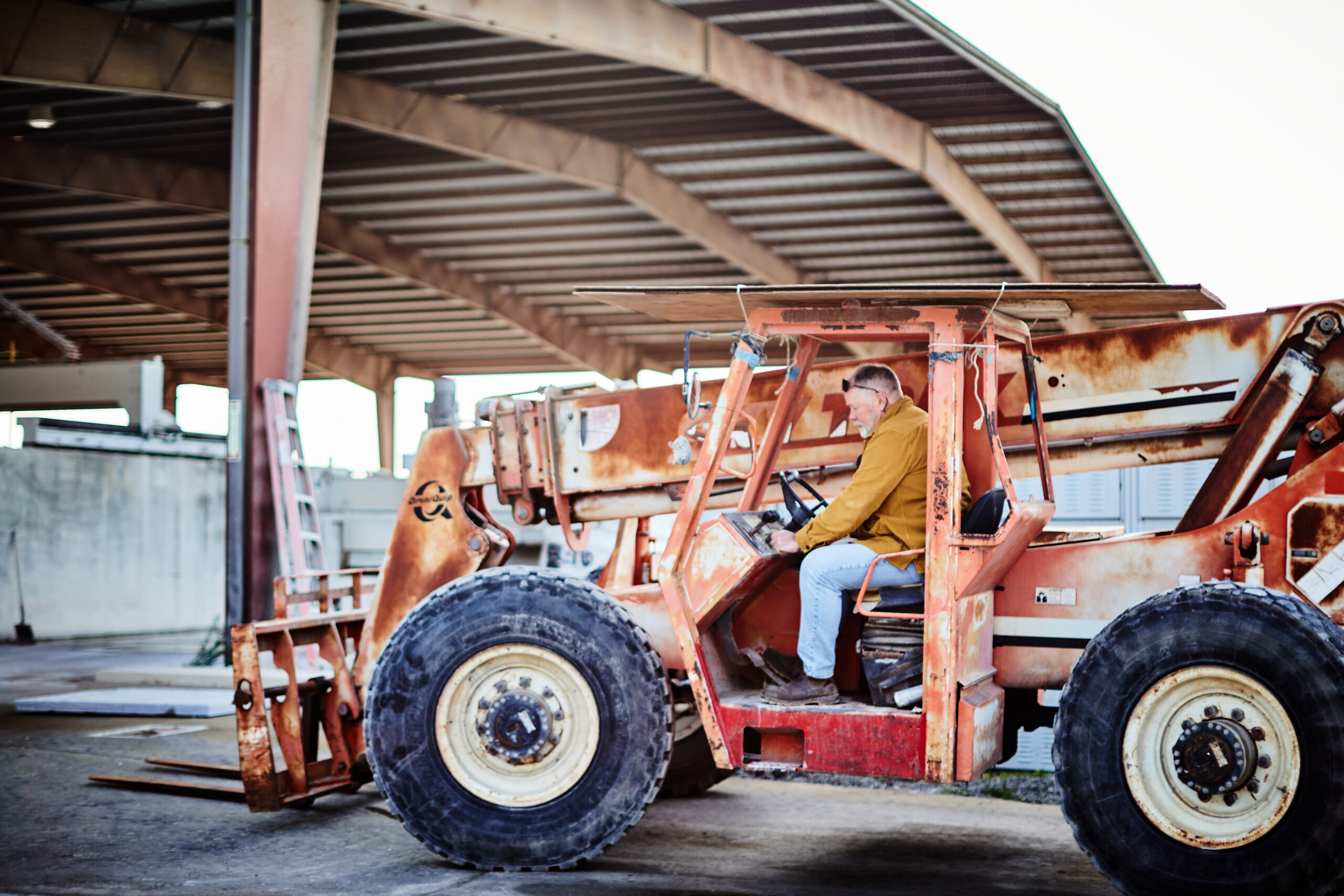Hamilton’s workspace at a commercial stoneyard offers access to diamond saws, cranes, and other heavy equipment. (Kim Carroll/For Sonoma Magazine) 