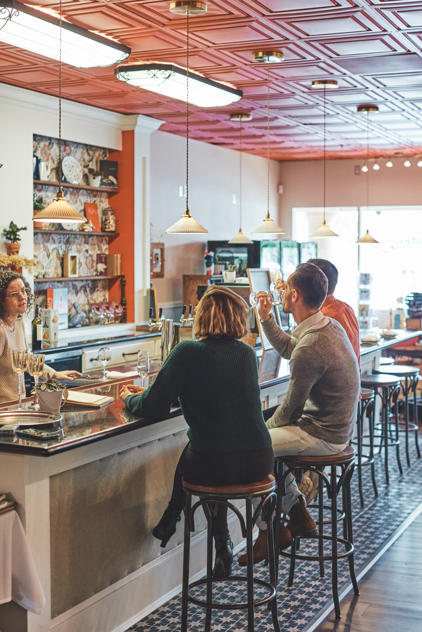 Guests gather at the bar for bites and a glass of white. (Kim Carroll/for Sonoma Magazine)