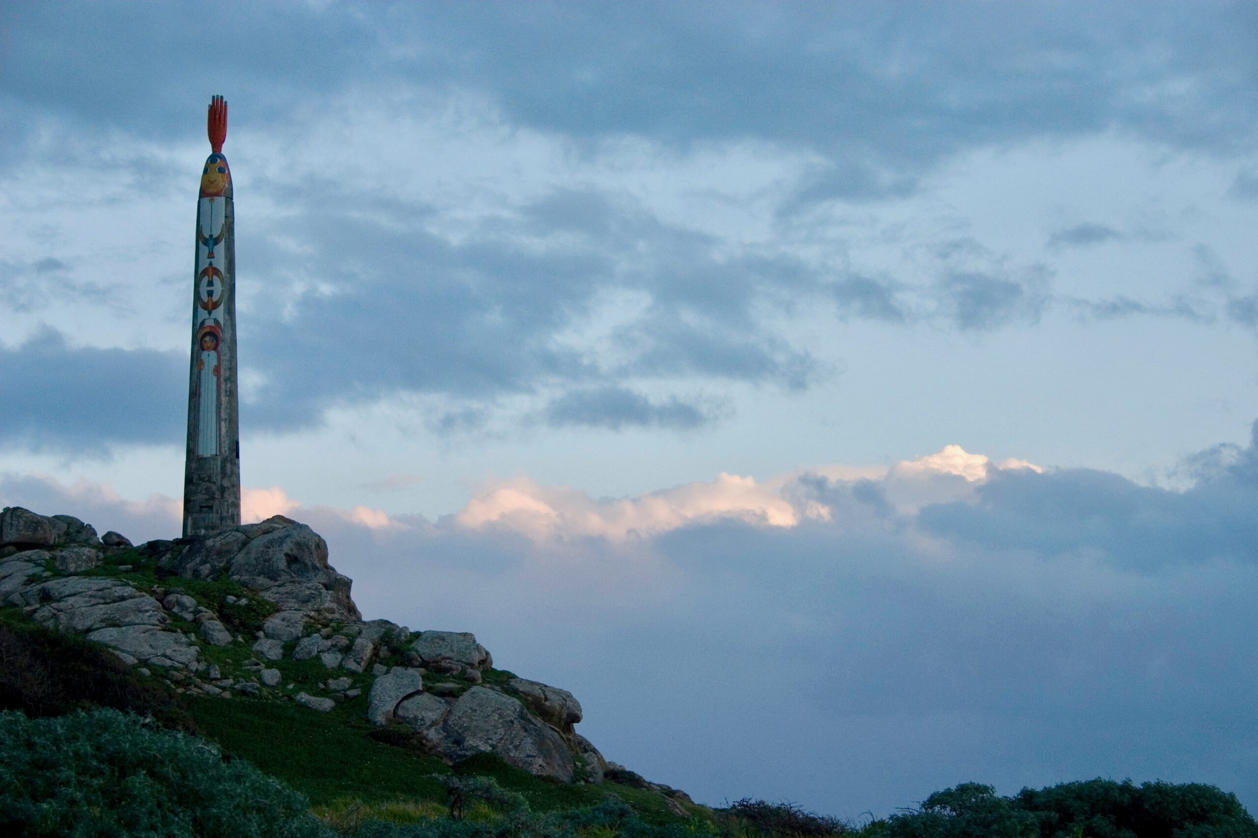 Beniamino Bufano's Peace Totem soars above the rocky cliffs. (Sonoma County Tourism)