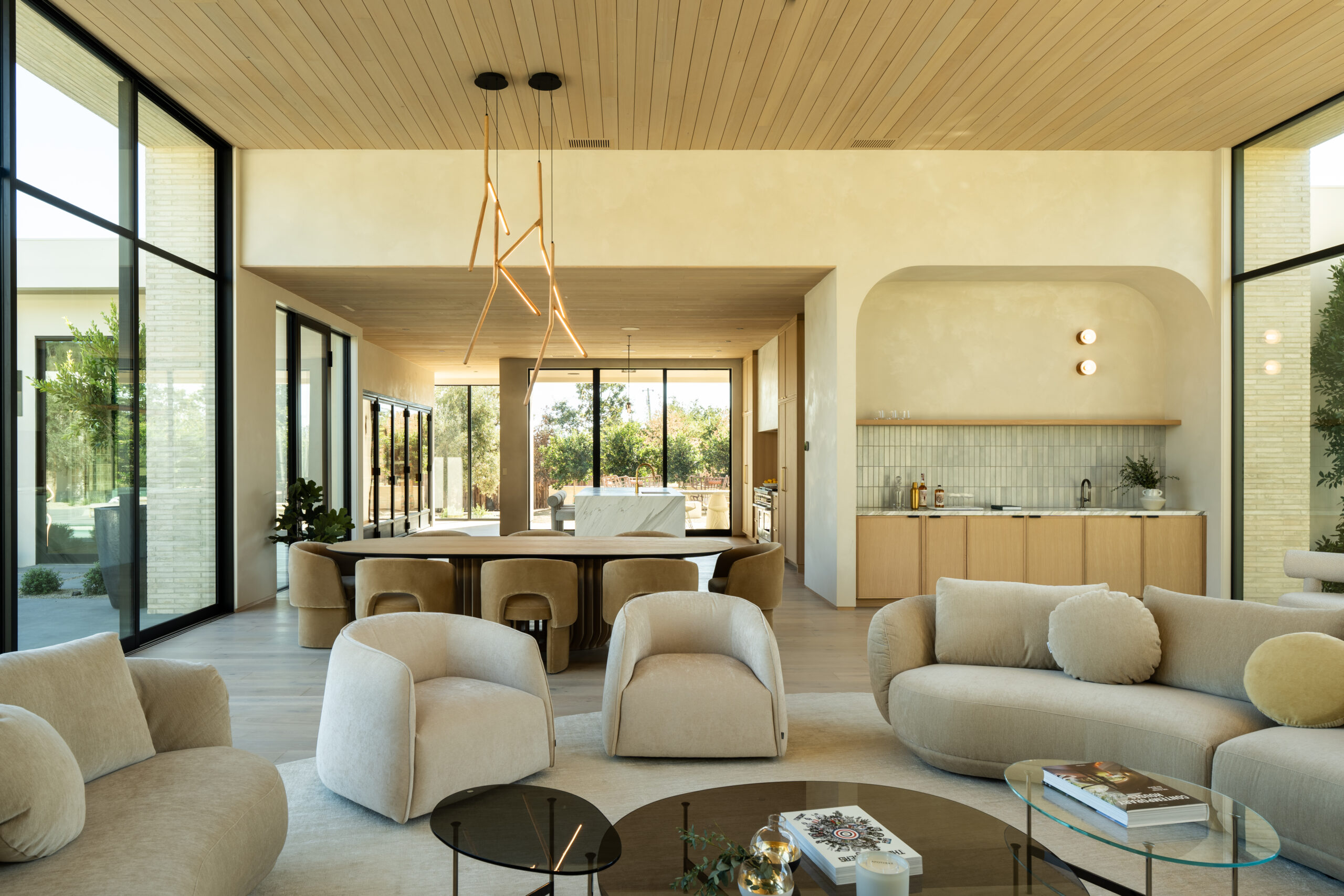 Modern Sonoma Estate Evoking Pantone’s 2025 Color of the Year Featured in Cottages & Gardens