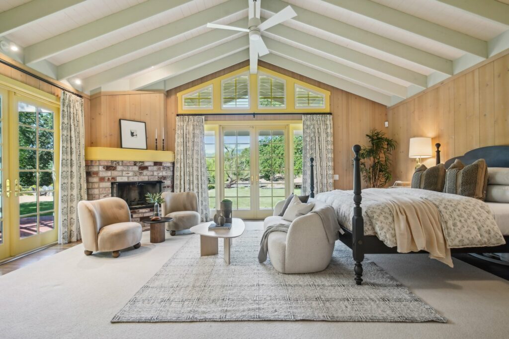 Main bedroom. (Zillow Media Experts / Sotheby’s International Realty)