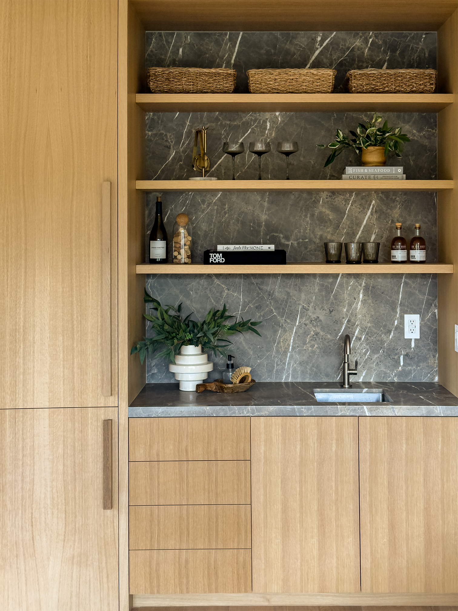 Wet bar in Sebastopol home