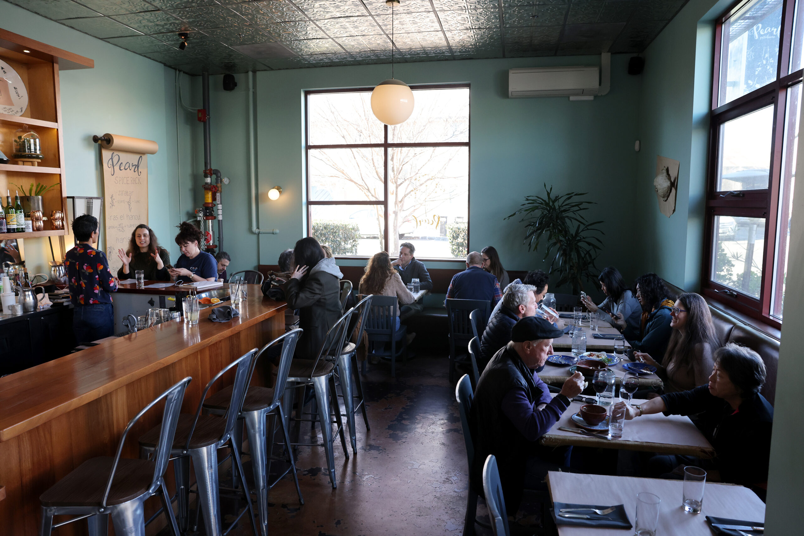 Customers have lunch at Pearl Petaluma 