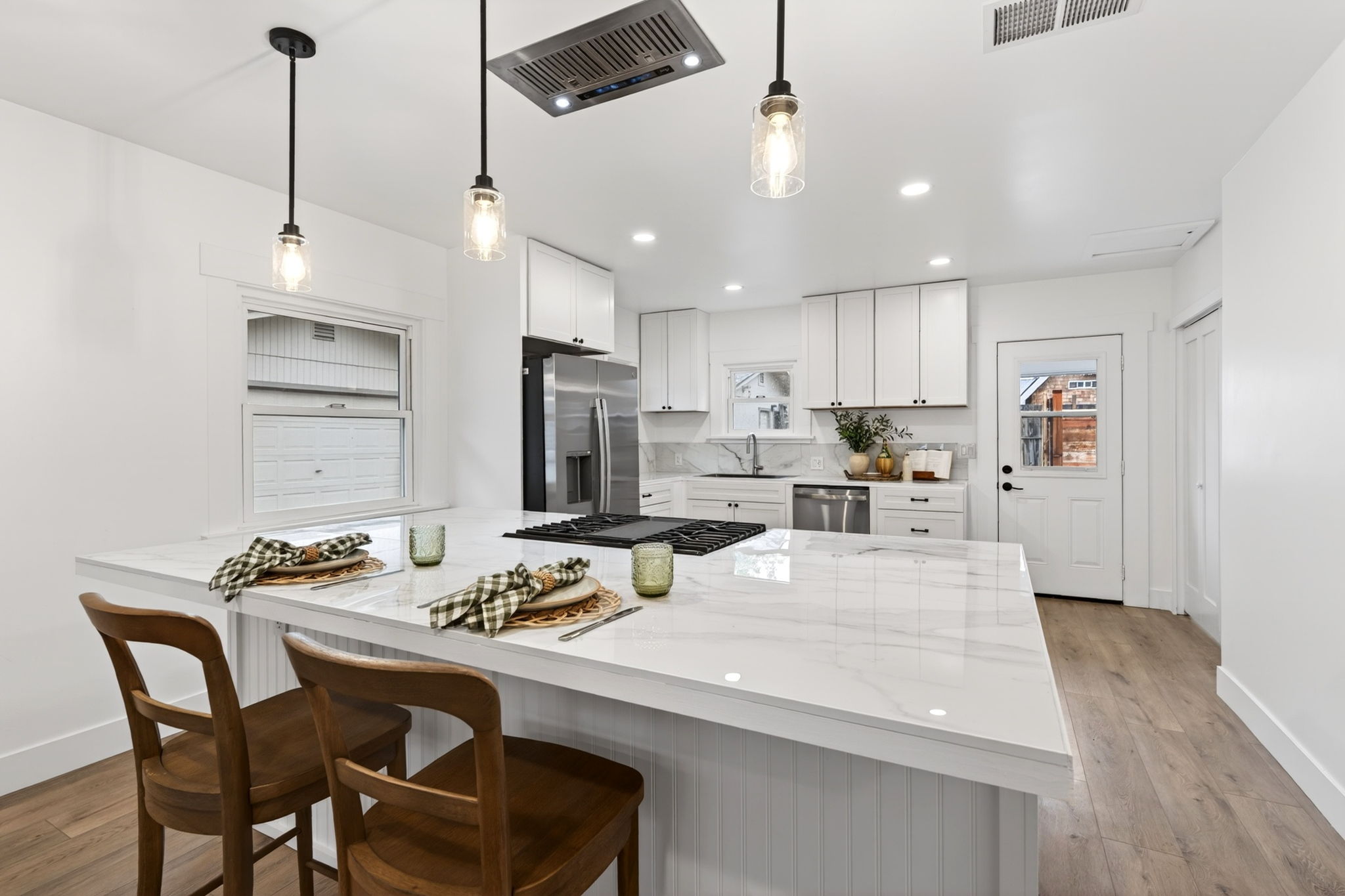 Eat-in counter. (Clear Shot Creations)