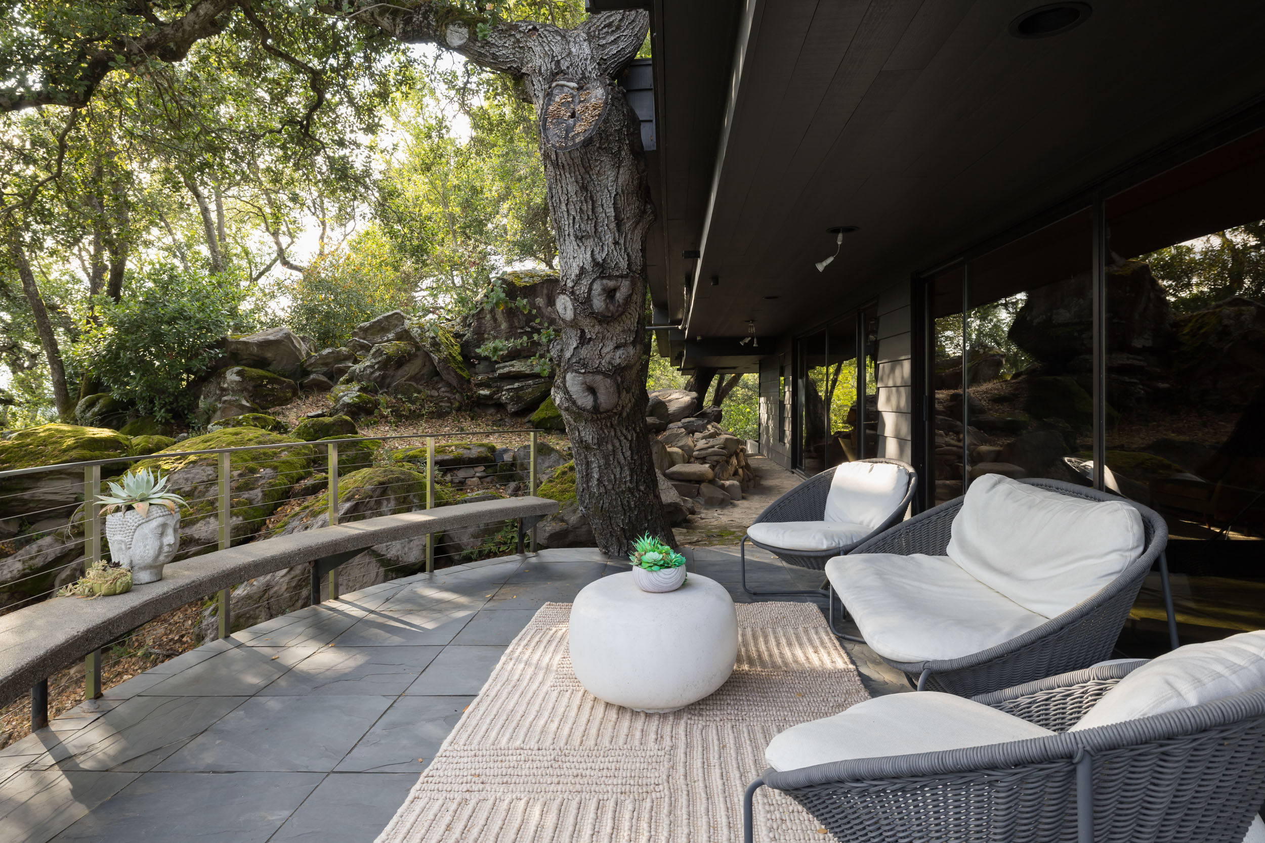 Outdoor patio. (Peter Lyons Photography)