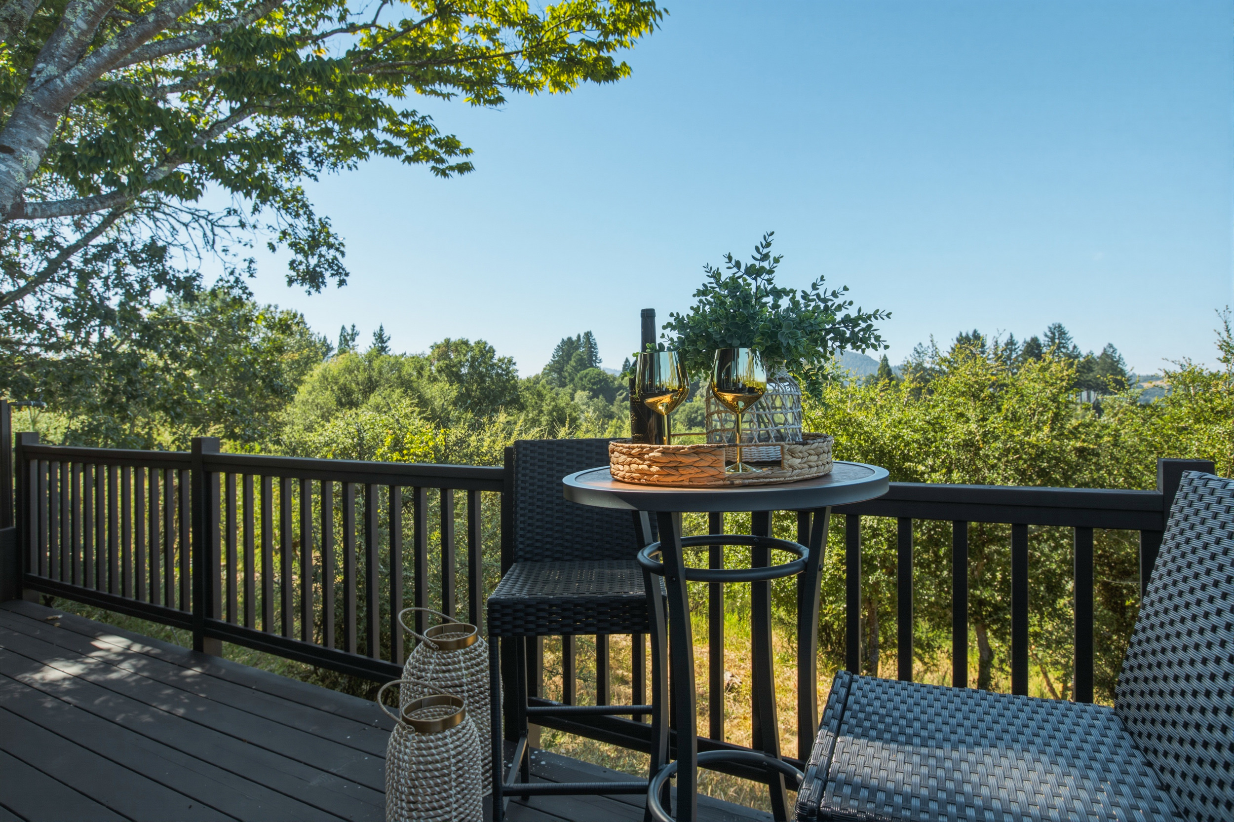 Deck. (Sarah Colegrove / Bravari Real Estate Media)