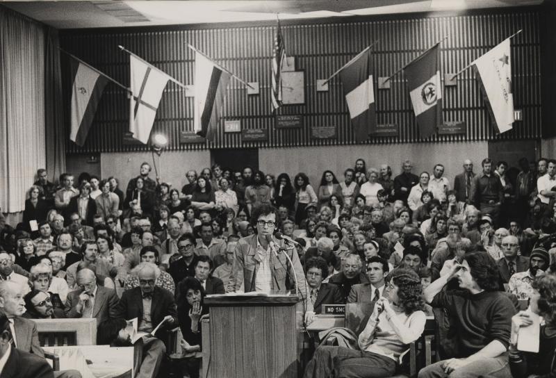 Christo at public hearing for Running Fence, 1975. (Wolfgang Volz, copyright Christo and Jeanne-Claude Foundation)