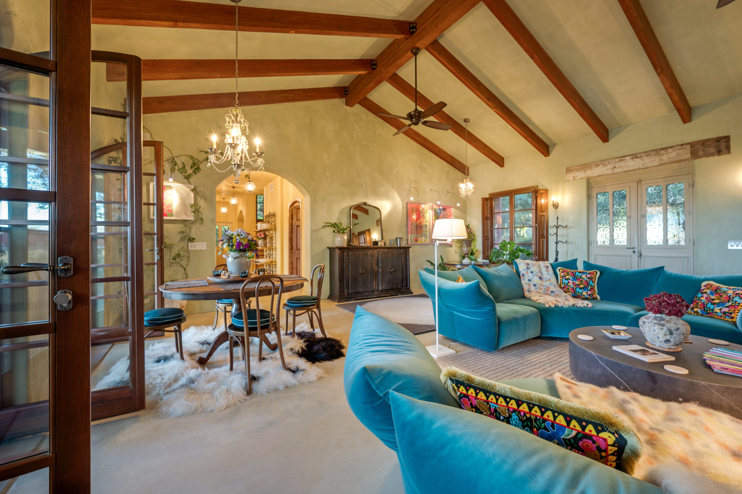 Great room. (Jim Nevill / Sotheby's International Realty)
