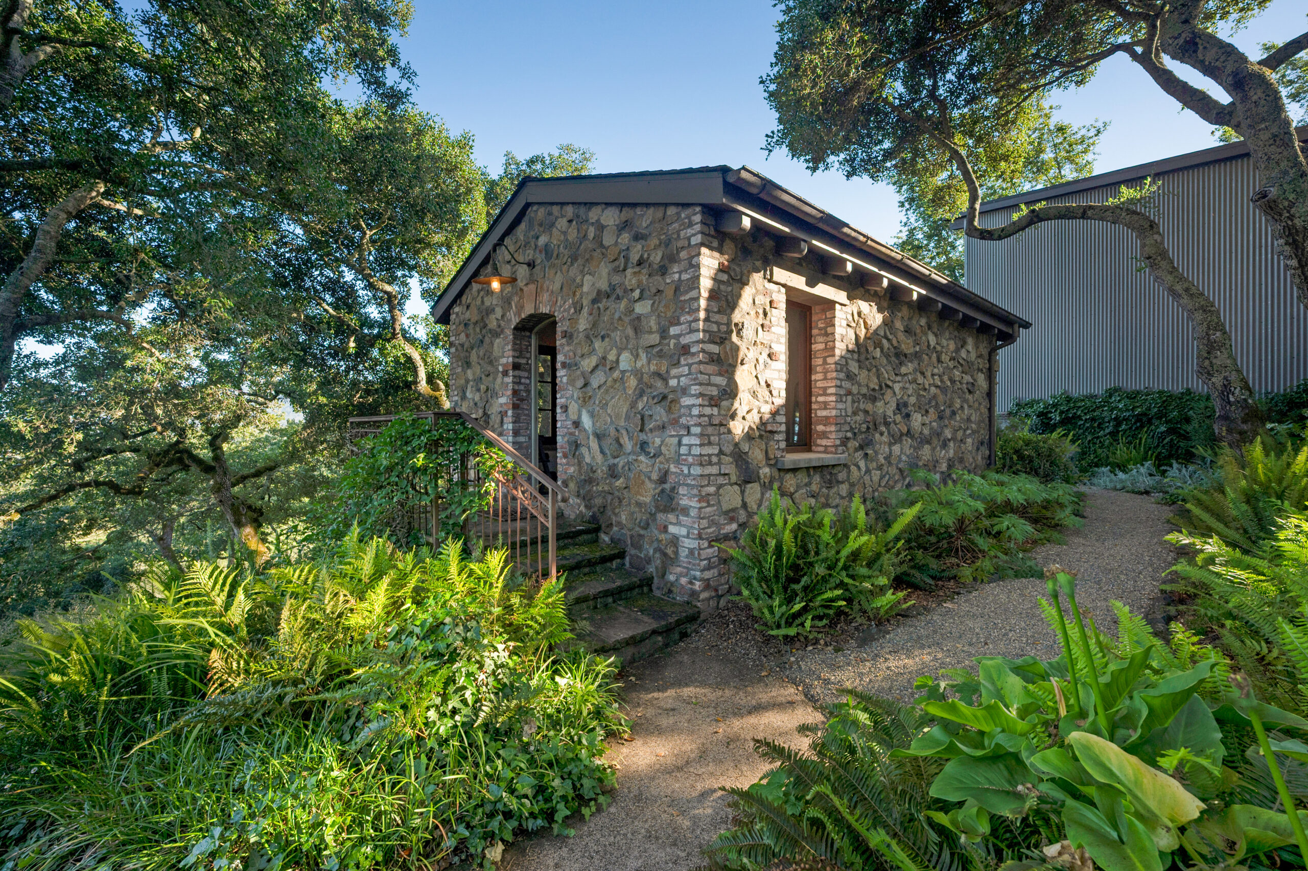 Gym, office space or studio that can be used as a guest home