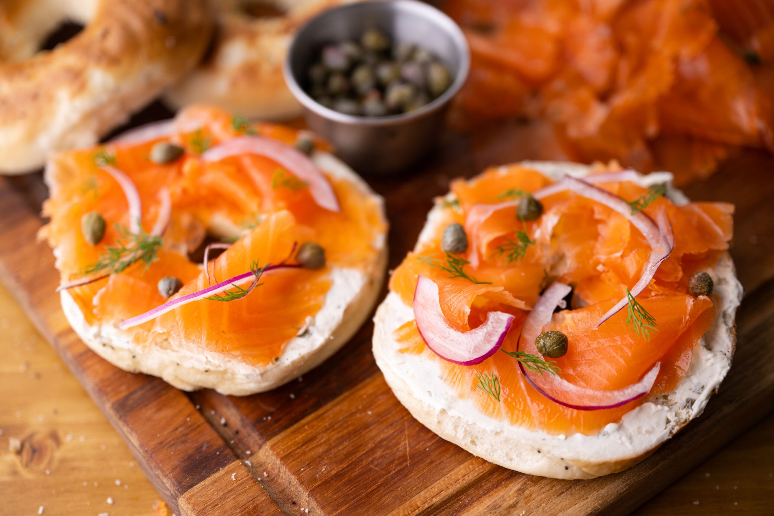 Bagel with smoked salmon and cream cheese. (ahirao_photo / Getty Images)